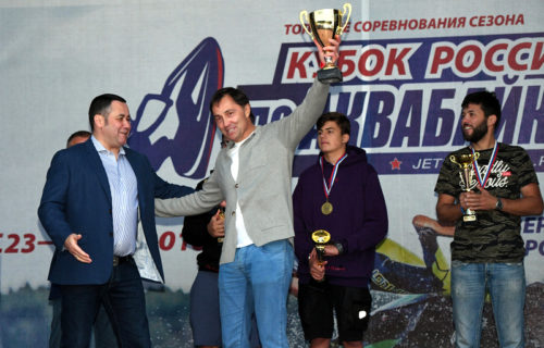 Игорь Руденя вручил награду в номинации «За волю к победе» на Кубке России по аквабайку