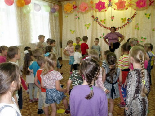Дети спели для детей