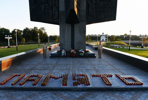 Губернатор Игорь Руденя в День памяти и скорби принял участие в акции «Свеча памяти»
