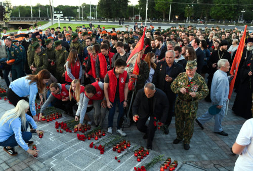 Губернатор Игорь Руденя в День памяти и скорби принял участие в акции «Свеча памяти»