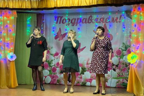 В Архангельском женщинам подарили прекрасный концерт