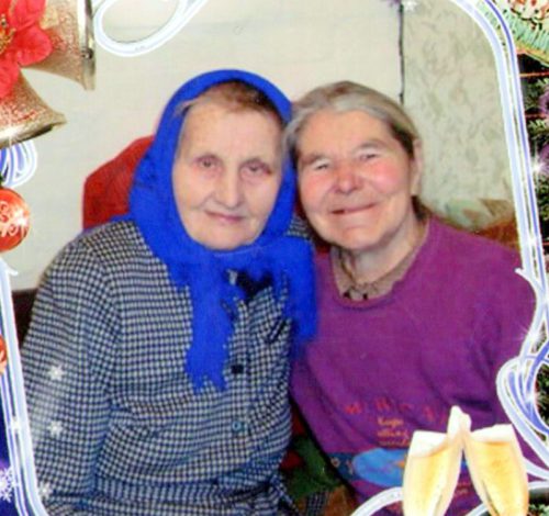 Антонина Семеновна ЦВЕТКОВА - слева