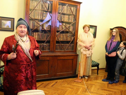 «На книге каждое пятно - немой свидетель о заслуге»