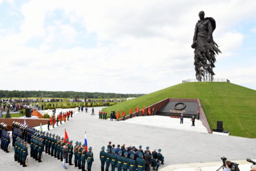 Президент России Владимир Путин открыл в Тверской области Ржевский мемориал Советскому солдату