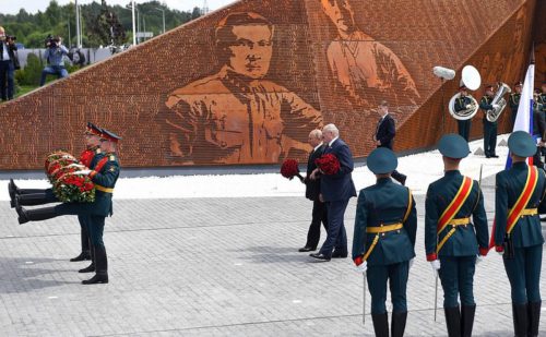 Президент России Владимир Путин открыл в Тверской области Ржевский мемориал Советскому солдату