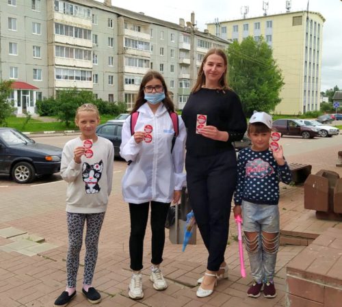 Студенты Старицкого колледжа поздравляли жителей Старицы с Днем семьи, любви и верности