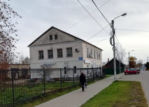 3 ноября Клиентская служба (на правах отдела) в Старицком районе проведет «горячую линию» по вопросам формирования накопительной пенсии. Позвонив с 9 до 15 часов по номеру телефона 8(48263)2-32-66, можно задать вопросы о формировании накопительной пенсии
