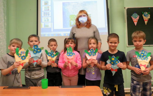 Мы дарили цветы своим любимым мамам!