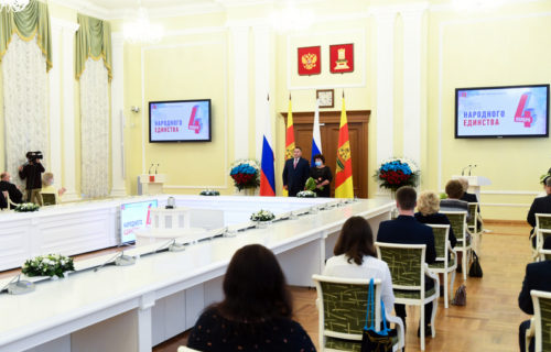 Игорь Руденя накануне Дня народного единства вручил государственные и региональные награды жителям Тверской области