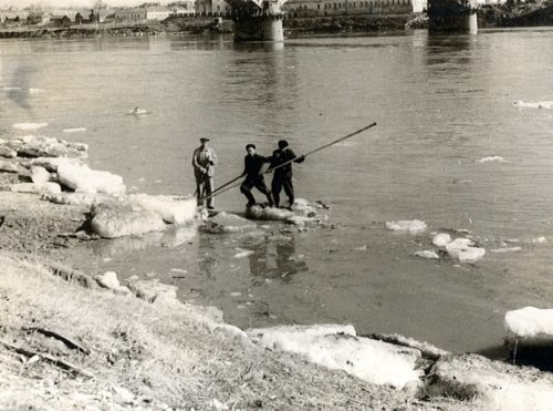 Ледоход на Волге Старица - порт пяти морей