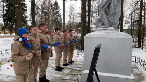 Юнармейцы почтили память легендарного танкиста Степана Горобца