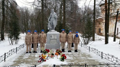 Юнармейцы почтили память легендарного танкиста Степана Горобца