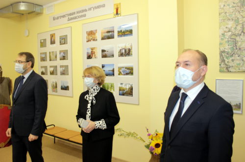 Имя школе