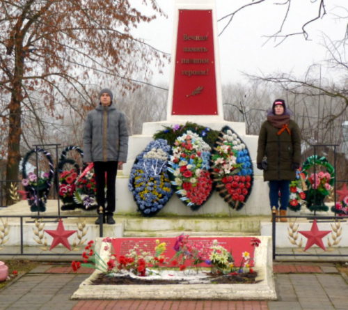 Старичане возложат цветы к Обелиску Победы и братскому захоронению