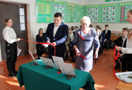 Парта Героя