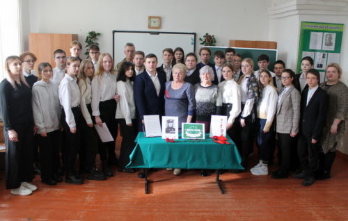 Парта Героя