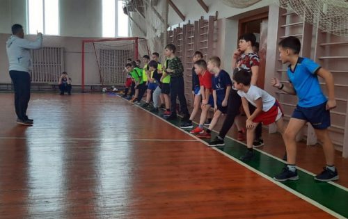 Юные спортсмены вышли на праздничные старты