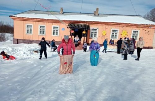 В Бабине проводили Масленицу