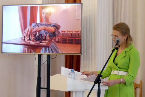 Знаешь, где-то там вдали, в светлом серпантинном зале молча встала Натали с удивленными глазами…