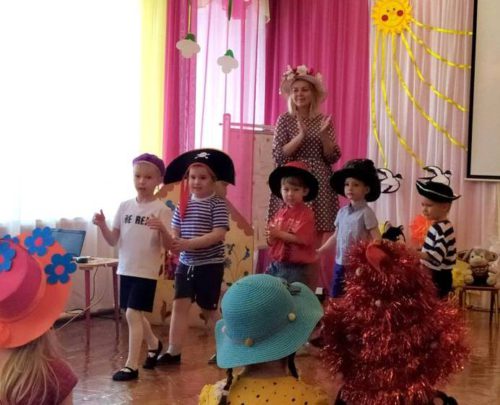 В детском саду прошёл весёлый праздник шляп