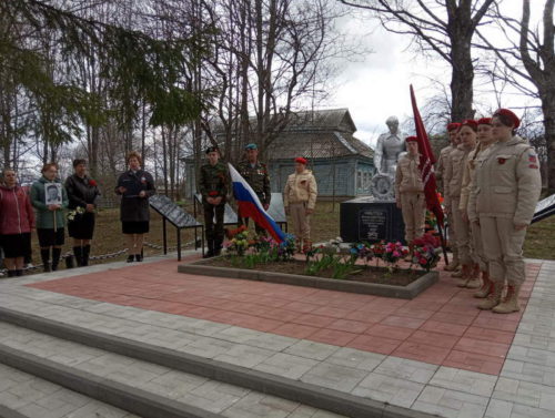 Не забывай те грозные года…