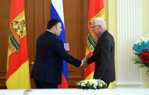 Игорь Руденя в преддверии Дня России вручил государственные и региональные награды жителям Тверской области