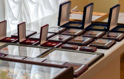 Игорь Руденя в преддверии Дня России вручил государственные и региональные награды жителям Тверской области