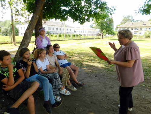 Библиотека выходит на улицу
