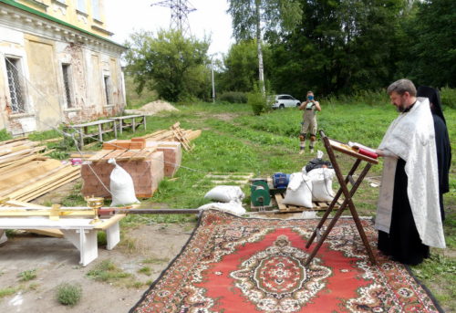 Храм возвращается к жизни. И нам возрождает жизнь