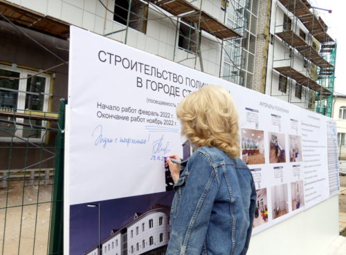 Строительство поликлиники идёт полным ходом, а «Карамелька» живёт на радость детям