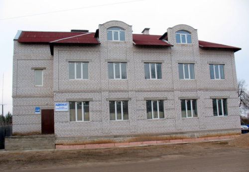 Дом на месте деревянной школы