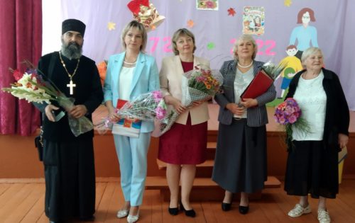 Емельяновская школа отметила полувековой юбилей