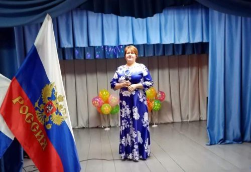 Мы повторять готовы снова, что каждый жить в России рад!