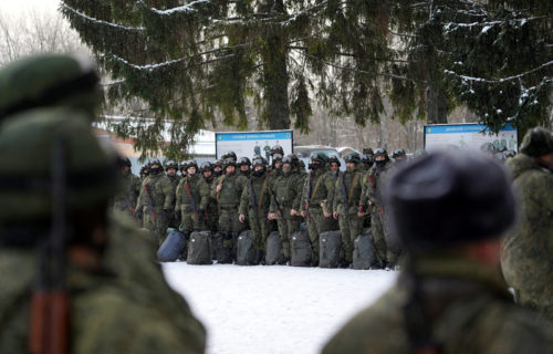 В Тверской области к мобилизованным жителям, убывающим для выполнения задач по назначению, обратились ветераны боевых действий, юнармейцы