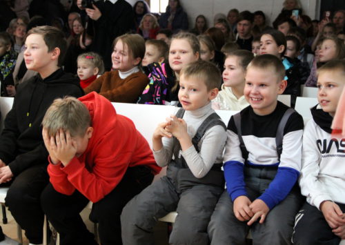 Всех поздравляем с Рождеством, пусть жизнь одарит волшебством!
