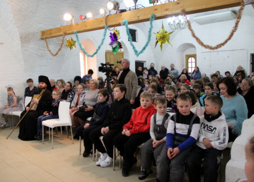Всех поздравляем с Рождеством, пусть жизнь одарит волшебством!