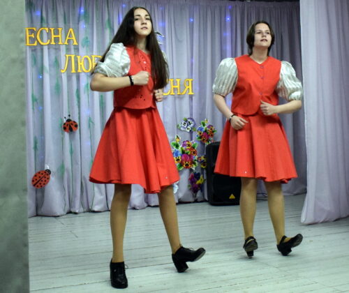 Весна, любовь, песня