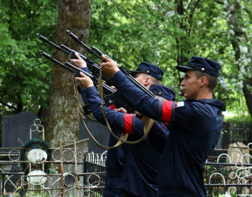 Старица и округ простились с погибшим участником специальной военной операции Дмитрием Беляковым