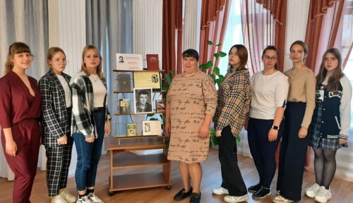 Студенты колледжа вспоминали и читали Эдуарда Асадова
