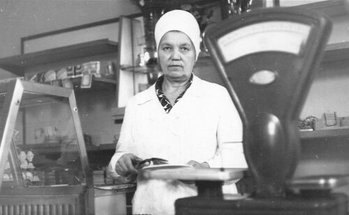За работой в буфете, 1965 год