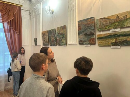 В Старице открылась выставка «Волга больших да малых городов»