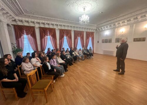 В Старице открылась выставка «Волга больших да малых городов»