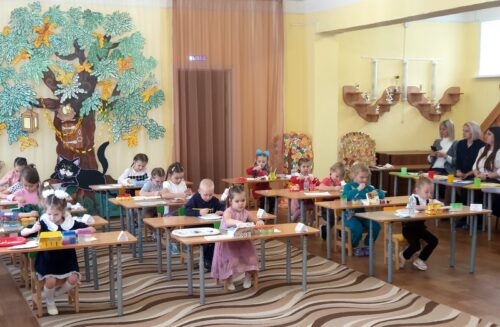 Дошколята рисовали сказку