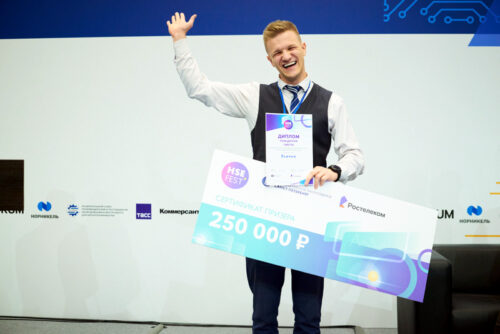 Лучшим университетским стартапом HSE FEST 2023 стал инновационный медицинский браслет