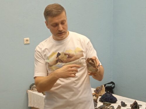 Воспитанники Семейного центра погрузились… в жизнь камней