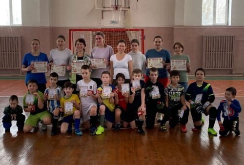 Мам поздравили по-спортивному