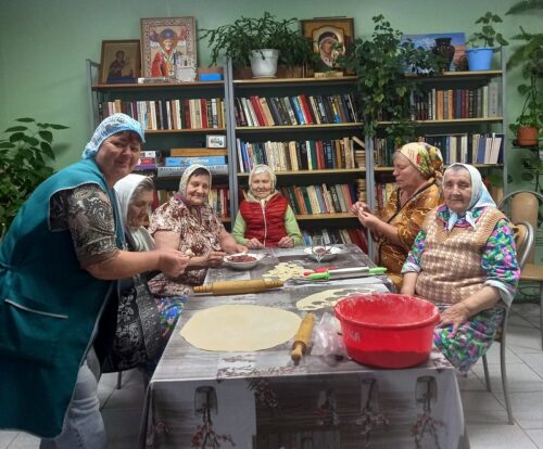 Ветераны перед праздниками лепили пельмени