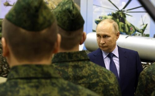 Президент России Владимир Путин в Торжке посетил 344 Центр боевого применения и переучивания лётного состава