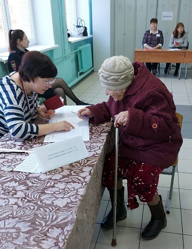 Жительница Ржева Татьяна Ивановна Клубничкина Явка избирателей Тверской области на выборах Президента России по состоянию на 15.00 составила 20,22%