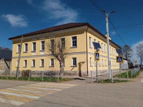 Дом на углу улиц Мира и Маршала Захарова преобразился
